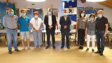 DIE GEMEINDE ALTOPIANO DELLA VIGOLANA BITTET DIE REGION UM HILFE