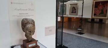 „SEMPLICEMENTE DONNE“: EINE AUSSTELLUNG IM AMTSGEBÄUDE DER REGION