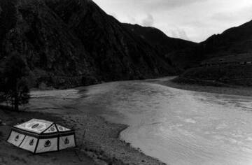 Bild: 4033 Giuseppe Ripa Tenda Nomade sul fiume Yangtze - Tibet 2000