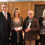 Bild: Alcuni dipendenti che hanno ricevuto il diploma