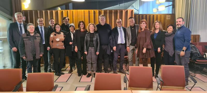 ERNEUERUNG DER TARIFVERTRÄGE FÜR DAS PERSONAL DER REGION TRENTINO-SÜDTIROL UND DER HANDELSKAMMERN UNTERZEICHNET