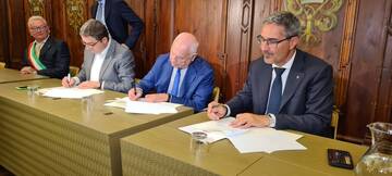 DAS TÄTIGKEITSPROTOKOLL ÜBER DIE VERWALTUNG DER GERICHTSÄMTER IN DER REGION TRENTINO-SÜDTIROL IST UNTERZEICHNET