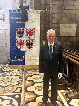 BANNER DER REGION BEIM STAATSBEGRÄBNIS FÜR SILVIO BERLUSCONI