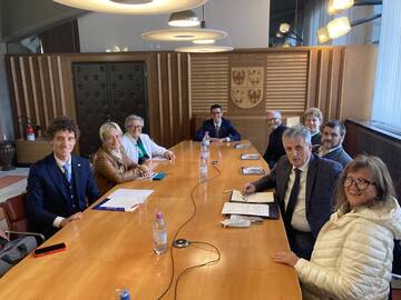 DER REGIONALASSESSOR LUCA GUGLIELMI TRIFFT DIE VERTRETER DER LADINISCHEN GEMEINSCHAFTEN AUS COLLE SANTA LUCIA, CORTINA D’AMPEZZO UND LIVINALLONGO DEL COL DI LANA 