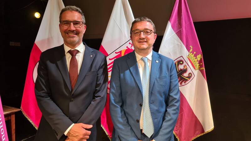 TRENTINO-SÜDTIROL SPRICHT SICH FÜR DIE INSTITUTIONALISIERUNG DER KONFERENZ DER REGIONEN UND AUTONOMEN PROVINZEN AUS