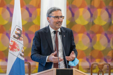 DIENSTANTRITT FÜR 7 NEUE FRIEDENSRICHTER UND 18 PRAKTIKANTEN