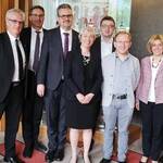 Bild: la giunta regionale e Antonella Chiusole