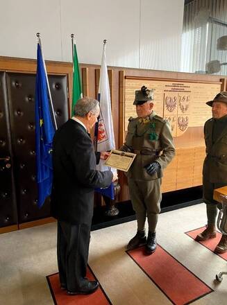 AUSZEICHNUNGEN FÜR EHRENAMTLICHE TÄTIGKEIT IM RAHMEN DER ITALIENISCH-ÖSTERREICHISCHEN ZUSAMMENARBEIT