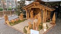 Bild: Presepe-sotto-il-porticato-della-Regione