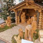 Bild: Presepe-sotto-il-porticato-della-Regione