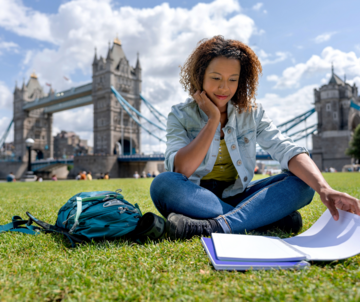 60 STIPENDIEN FÜR DEN BESUCH EINES SCHULJAHRES IN EUROPA